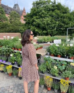 Evelyn Sharma Instagram - Always my favourite stall at the farmers market.. 🪴💐