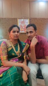 Lakshmi Priyaa Chandramouli Instagram - This is how we wish newly married couples now! 
Happy married life @kaartikkrishnan and Shreya! 😀
#CousinsWedding #Kalyaanam #KalyanamandapamReels #WeddingWish #ComedyReels #JustuForJolly #TimePass #TamilReels #Kamalism #KovaiSaralaRocks