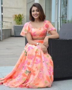 Madhu Shalini Instagram - 🌸 🌸🌸

#photodump #9hoursonhotstar #9hours
#hotstarspecials #webseries #panindia #actor #actorslife #photography #photo #pic #picoftheday #picoftheday #label #madhushalini #kollywood #tollywood #bollywood #instagood #insta #instadaily #instafashion #fashion #owndesign #designer #newlabel #launchingsoon #🌸