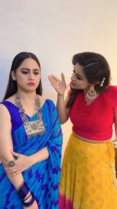 Miya George Instagram - Kinnante glamour kandondu ingane okke parayaan pakshe Njaan korchu budhimutti 😬 😂
.
My Miya muth❤️ @meet_miya 
#reel #reelsinstagram #malayalam #comedy #television #cinema #zeekeralam #dancekeraladance #dkd #dkdseason2 #harikrishnans #miyageorge #shilpabala