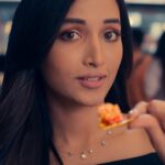 Srinidhi Ramesh Shetty Instagram - Popcorn Chicken. Nachos. And Me. The perfect love triangle to create drama 😉 #KFCPopcornNachos #SnacknahiDrama #2xcrunch