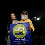 Srinidhi Ramesh Shetty Instagram - Absolutely blessed for this opportunity @sadhguru 🙏🏼♥️ Let us all do everything we can to #SaveSoil 🙏🏻 Let us make it happen!! 💙💚🙏🏼