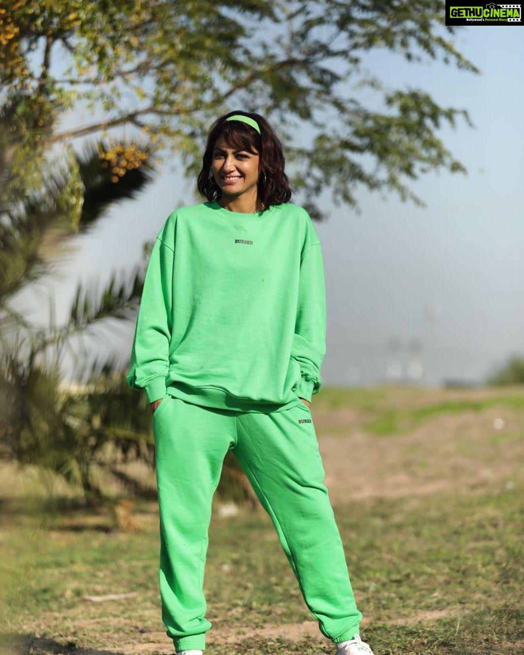 Champion sweater hotsell lime green instagram