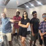 Varalaxmi Sarathkumar Instagram - Jiggle ft kiss disco main jaaye...Jessttt Be Jolllyyy...!! Feat. #TheGUGUGroup @ramesh197348 @soniya_sri_np @k.prabu.1993 @sridhar.hair #Tuesday #tuesdayvibes #trendingreels❤️ #funnyvideos #mytribe #shootdiaries #shooting #jiggle #desivideos Hyderabad