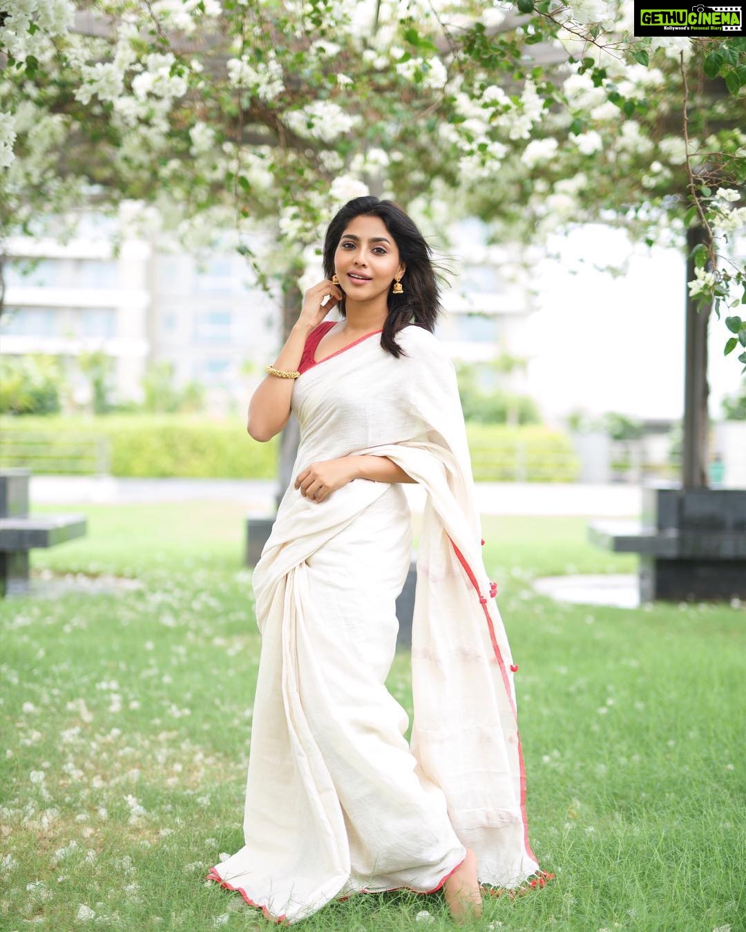 Aishwarya Lekshmi Instagram - Fight for your fairy tale 💫 Shot by ...