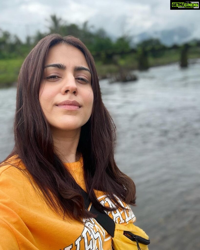 Aksha Pardasany Instagram - Sending love and positivity out into the world ✌🏻