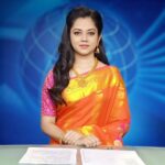 Anitha Sampath Instagram - மழையைக்காட்டிலும் அற்புதம்.. இலைகள் சிந்தும் மீதித்துளிகள் . -கவிஞர் சுகுமாரன் (காலச்சிலைகள் கவிதை புத்தகம்) Chain @kajal_jewellery . #anitha #anithasampath #suntv #sunnews #newsreader #suntvnewsreader #vanakkamthamizha #vanakamthamizha #anchor #vj #anithaanchor #newsreaderanitha #newsreaderanithasampath #anithasampathinstagram