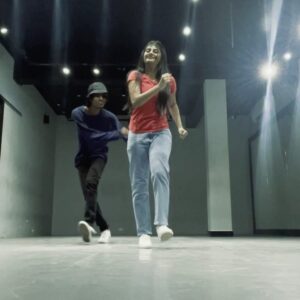 Gabriella Charlton Instagram - This is a sign to shake off your morning blues! 
Always a great time with @m_a_d_e_s_h_ 🤗🤗

Choreography @lenin_desilva
