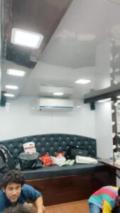 Gabriella Charlton Instagram - Caravan la kirukuthanam with 
@samyuktha_shan @somshekar_ @shariqqqq777 @vijaytvpugazh @jithanramesh_official @aajeedh_khalique