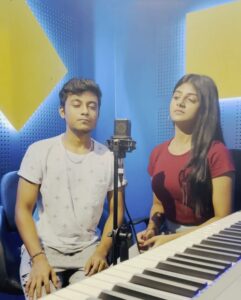 Gabriella Charlton Instagram - My first ever try! Please be nice to me 🙈😛

Thank you @aajeedh_khalique ❤️🙈

Recorded @aksoundworks #usurunerambula