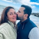Kareena Kapoor Instagram - Beach Pe a Jacket and a Kiss…the English Channel … #Is that summer in England?😍
