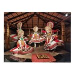 Kashmira Pardesi Instagram – This Curation of Dance – Theatre forms of Kerala at the Kochi airport was breathtaking!! Kathakali
Mohiniyattam
Koodiyattam
Kaikottikali
Theyaam
Ottamthullal 
Beautifully sculpted and illustrated! 
Hope to catch them live soon 😍

#india #indianfolkart #indianfolkdance #kerala #keraladiaries #kochi #traditionalart #tradition #folk #art #india Kochi, India