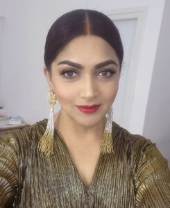 Kushboo Instagram - Never underestimate the power of a determined woman.. 💛💛💛