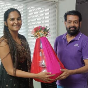 Lakshmi Priyaa Chandramouli Instagram - Very very happy for my director @directorvasanth.official for the recognition for this film with 3 National Awards. A film he made straight from his heart and as a dedication to his guru. I'm also filled with gratitude for him picking me to give life to 'Sivaranjani'. I finally got to meet him and express my joy and gratitude! Congratulations and Thank you once again sir! Salute! 
If you want to watch our film, it's on @sonylivindia :) 
#NationalAwardWinners #68thNationalFilmAwards #SivaranjaniyumInnumSilaPengalum 
#BestTamilFeatureFilm 
#BestSupportingActress 
#BestEditor 
#Gratitude #ThankYouUniverse #UnfilteredJoy #StillProcessingIt