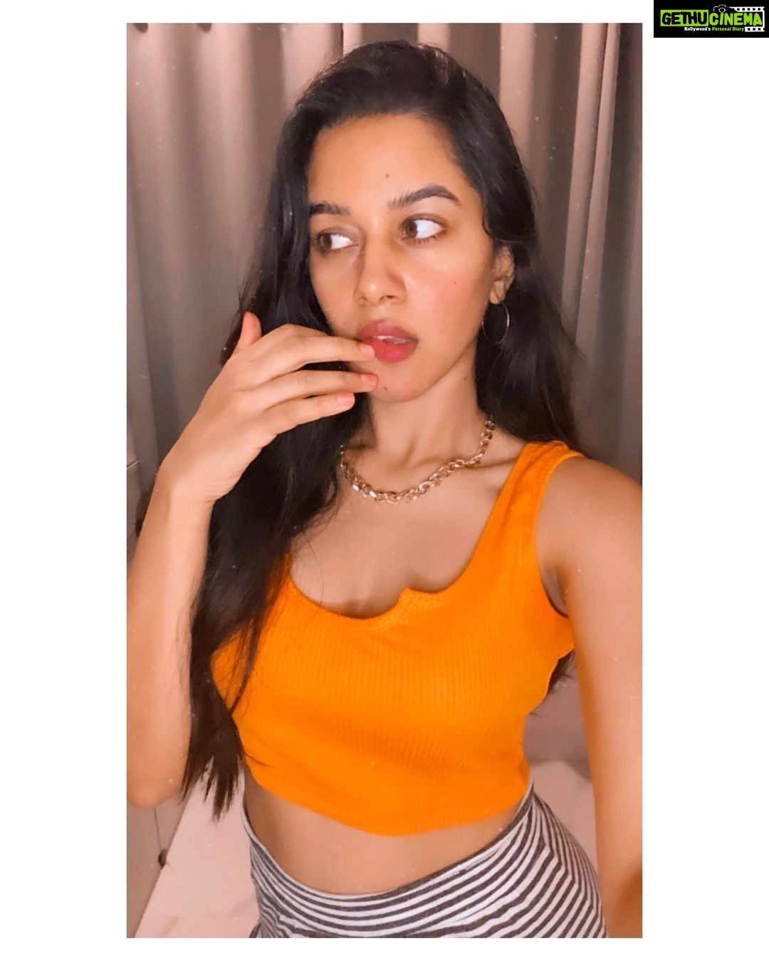 Mirnalini Ravi Instagram 🍊 Gethu Cinema