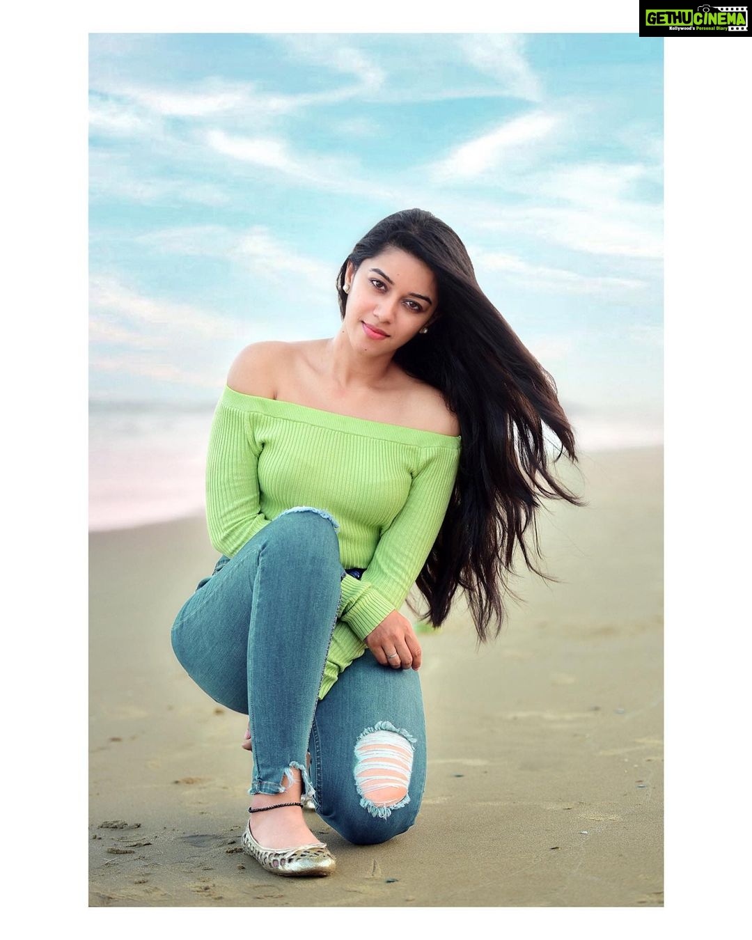 Mirnalini Ravi Instagram When Nature Adds Extra Sparkle To The Picture 🏝 Windundermywings