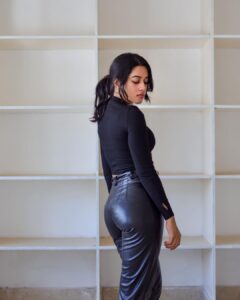 Mirnalini Ravi Instagram - Out the way world, I’ve got my sassy pants on today 🖤
@irst_photography