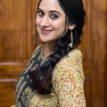 Miya George Instagram - Be it blue or green or red ...Kalamkari is the best ethnic 👗 @khajuraho_boutique_ Makeup @abilashchickumakeupartist Styling @sabarinathk_ 📸 @ashphilipo