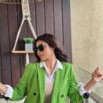 Mouni Roy Instagram - Never not dancing 🤷🏻‍♀️🙆🏻‍♀️ 🪩 🕺 GOODMORNINGGGG!!! Dreamers, lovers & Artists 💋