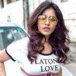 Nabha Natesh Instagram - Sun-kissed !! ... eh hardly🤦🏻‍♀️ whilst he refuses to come out on cold winter mornings I refuse to get out of my bed until he does 😉 we both are equally stubborn u know😛 Do u feel with me ? . . . . #nabhanatesh #nabha #winterishere#bengaluru