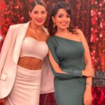 Nikki Tamboli Instagram - If you can make me laugh, my heart is yours 😉 You’re my favourite darling @sugandhamishra23 ❤️ . . . . . . . . . . #nikkitamboli #sugandhamishra #zeecomedyshow #loveyouall
