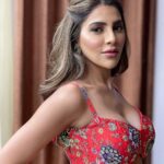 Nikki Tamboli Instagram - Charm is more than beauty🦋😇👸🏽 . . . . . . #beauty #love #beautiful #fashion #makeup #instagood #style #photooftheday #smile #nikkitamboli