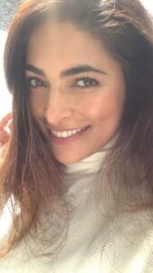 Parvathy Omanakuttan Instagram - Finally made a make up reel 😬  Hats off to those that do this for a living 😅😅😅. Foundation (my all time favourite) @chanelofficial Les Beiges & Vitalumiere shade 50 @lovecolorbar burnt pink lip liner @benefitcosmetics roller liner in brown, they’re real mascara & gimme brow eyebrow definer  @live tinted True and Origin for eyes, cheeks and lips.  #acne #skincare #beauty #skin #skincareroutine #acnetreatment #acceptyourself #glowingskin #flaws #healthyskin #cosmetics #selfcare #pimples #acnescars #makeup #clearskin #natural #naturalskincare #makeup #beyourself #smile