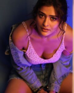 Payal Rajput Instagram - Eyes that commit ♾