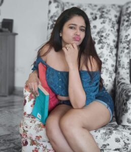 Poonam Bajwa Instagram - Hi🧚🏿‍♂️and how are you today 💎🍀?