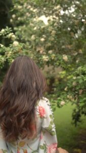 Preetika Rao Instagram - Monsoon Magic 🌱❤

.

.

.

.

.

.

.

#reel #reels #trendingreels #foryou #explorepage #love #preetikarao #shayari #shayarilove #sher #gumi #shayariquotes #shayarioftheday #instagramreels #instadaily