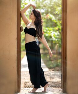 Priyanka Jawalkar Instagram - 🖤