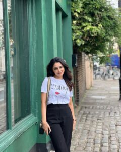 Priyanka Mohan Instagram - Sunday strolls:)