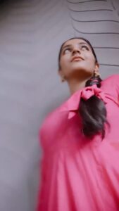 Rajisha Vijayan Instagram - Vintage is my go to ♥️
@jugalbandhi x @i_m_vyshnav 

#oldsongs #myloveforoldsongs #vintagelove