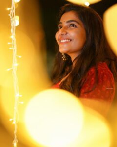Rajisha Vijayan Instagram - May all our lives shine brighter and let there be joy, enlightenment and peace. Happy Diwali 🪔 ♥️

@ashwinimathoor_couture 

@jiksonphotography 

@amal_ajithkumar