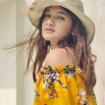 Raveena Daha Instagram - Love is like a butterfly 🦋 it goes where it pleases, it pleases where it goes ! 💯❤️ Outfit from: @gifts_shoppin_paradise #raveena #raveenadaha