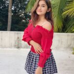Raveena Daha Instagram - நீ என்ன பாக்குற மாதிரி நான் உன்ன பாக்கலையே 😜🦋❤️ Top from: @_attire_world_ #raveena #raveenadaha
