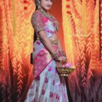 Raveena Daha Instagram - One must be in tune with the times to appreciate traditions !🤗 . •SOUTH INDIAN BRIDAL LOOK• . MUA:@sharanyas_makeupartistry Jewellery:@aadhirabridal_jewellery Saree:@grb_silks Blouse:@jdesigners30 Hair do :@jaanumakeoverartistry Photography:@dhanush__photography #raveena #raveenadaha