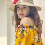 Raveena Daha Instagram - Love is like a butterfly 🦋 it goes where it pleases, it pleases where it goes ! 💯❤️ Outfit from: @gifts_shoppin_paradise #raveena #raveenadaha
