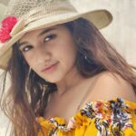 Raveena Daha Instagram - Love is like a butterfly 🦋 it goes where it pleases, it pleases where it goes ! 💯❤️ Outfit from: @gifts_shoppin_paradise #raveena #raveenadaha