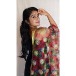 Raveena Daha Instagram - Um, why did you let me wear this ?♥ #photography #sundayfunday #lockdown #poser #poser #mobilephotography #shootathome #blacklove #instagood #raveena #raveenadaha