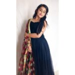 Raveena Daha Instagram - Um, why did you let me wear this ?♥ #photography #sundayfunday #lockdown #poser #poser #mobilephotography #shootathome #blacklove #instagood #raveena #raveenadaha