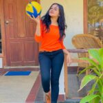 Raveena Daha Instagram - என் நெஞ்சம் தீயே உள் எங்கும் நீயே🥰 கண் மூடும்போதும் கண் முன் நின்றாயே 💙 Top from : @_crystal__fashion 😍 #raveena #raveenadaha