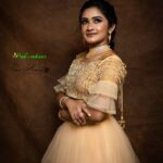 Raveena Daha Instagram - She's so golden ! 😌✨ . Hair and makeup @prink_beauty_gardenn_ Outfit @trendievieracostume Jewels @chennai_jazz Shot by @sai_arun_photography . #raveena #raveenadaha