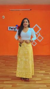 Raveena Daha Instagram - Adi adi adipolii✨😍 @thinkmusicofficial ☺️

#adipoli #adipolisong #shivangi