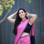 Sadha Instagram - There’s always a reason to smile.. Go find it! 💗💗💗 📷 @junnuphotography__ #sadaa #sadaasgreenlife #saree #instagood #smile #peace