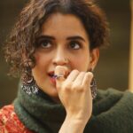 Sanya Malhotra Instagram - Badhaai ho 1 saal hogaya hai #Badhaaiho ko! @ayushmannk @gajrajrao @neena_gupta @iamitrsharma @jungleepictures @pictureschrome @ishantanus #akshatghildiyal 😍♥️