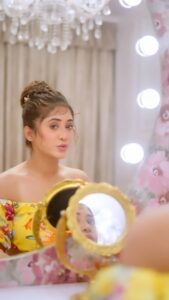 Shivangi Joshi Instagram - Tera yeh ishq, mera Fitoor...

#Fitoor 
#RanbirKapoor 
#VaaniKapoor 
#ArijitSingh
#ShamsheraSong 
#Shamshera22ndJuly 
#Trending