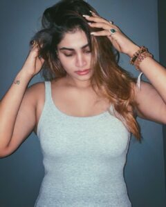 Shivani Narayanan Instagram - Low Light 👼
#happysundaying