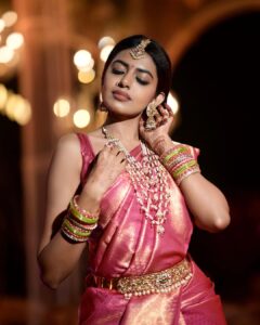 Shivani Rajashekar Instagram - Andariki Makara Sankranthi Subhakankshalu 🌾🪁
Ellorkum Pongal Vazhthukkal 🪁🌾
Jewellery @mangatraineeraj 
Pc @d.y.o_photography

Ps - photo pettadam marchipoya..anduke late ayyindi 🙈

#sankranthi #pongal

@missindiaorg  @vlccin @sephora_india @mojindia @rajnigandhasilverpearls
#FeminaMissIndia2022 #JourneyToTheCrown #AndhraPradesh #Telangana #Tamilnadu #SouthZone #MissIndiaZones #DreamBelieveRealize 

#missindia2022shivani 
#missindia2022
#missindiashivanirajashekar
#missandhrapradesh2022
#missap2022
#shivani4missindia
#vlccfeminamissindia2022
