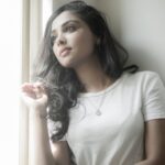 Smruthi Venkat Instagram - Dream with your eyes open ✨ Pc @camerasenthil H&m @makeupandhairbyrehana